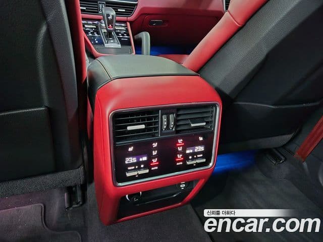 Porsche Cayenne (PO536) 3.0 E-гибрид Platinum Edition, 2023 18