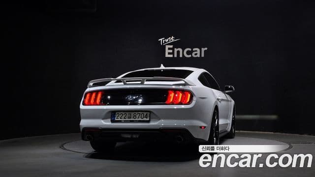 Ford Mustang купе, 2021 4