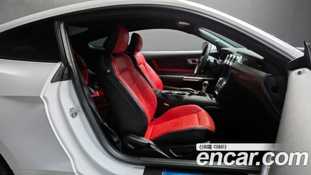 Ford Mustang купе, 2021 10