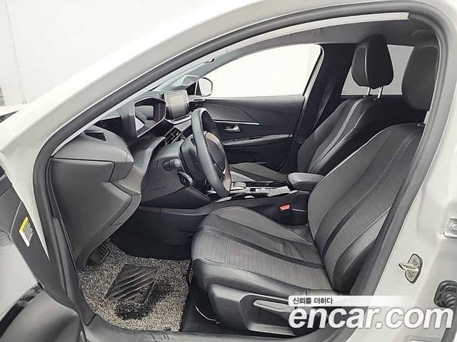 Peugeot e-208 2세대 Allure, 2022 11