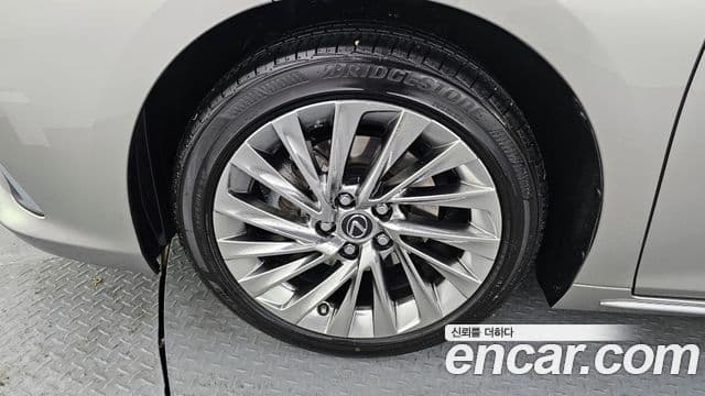 Lexus ES300h 7세대 Executive, 2026 все фото