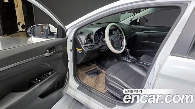 Hyundai Avante AD 1.6 GDI Value Plus, 2018 10