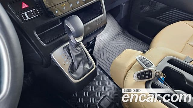 Hyundai Staria Modern, 2023 9