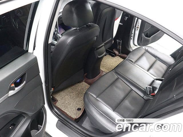 Hyundai Avante AD 1.6 GDI Value Plus, 2017 16