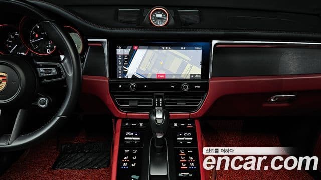 Porsche Macan 95B, 2024 16