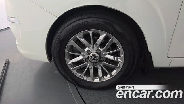 KG모빌리티(SsangYong) Korando 투리스모 4WD Extreme 9인승, 2015 все фото