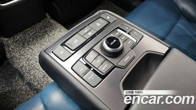 Genesis G80 Sport, 2018 17