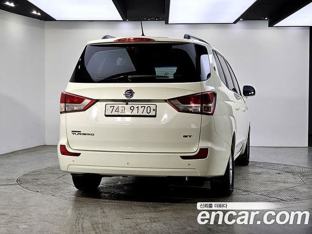 KG모빌리티(SsangYong) Korando 투리스모 2WD GT 11인승, 2014 3