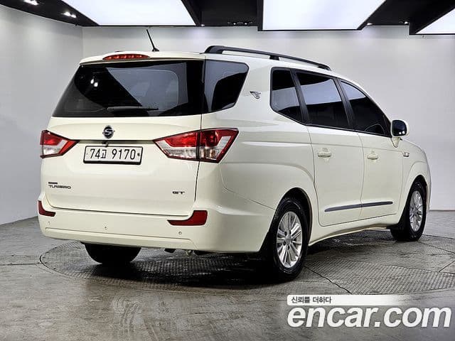 KG모빌리티(SsangYong) Korando 투리스모 2WD GT 11인승, 2014 4