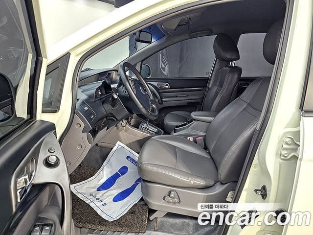 KG모빌리티(SsangYong) Korando 투리스모 2WD GT 11인승, 2014 8