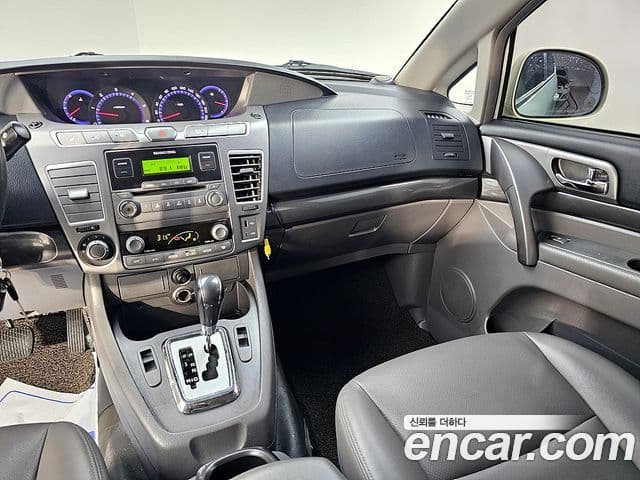 KG모빌리티(SsangYong) Korando 투리스모 2WD GT 11인승, 2014 10