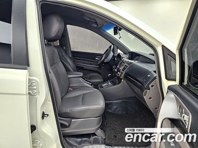 KG모빌리티(SsangYong) Korando 투리스모 2WD GT 11인승, 2014 11