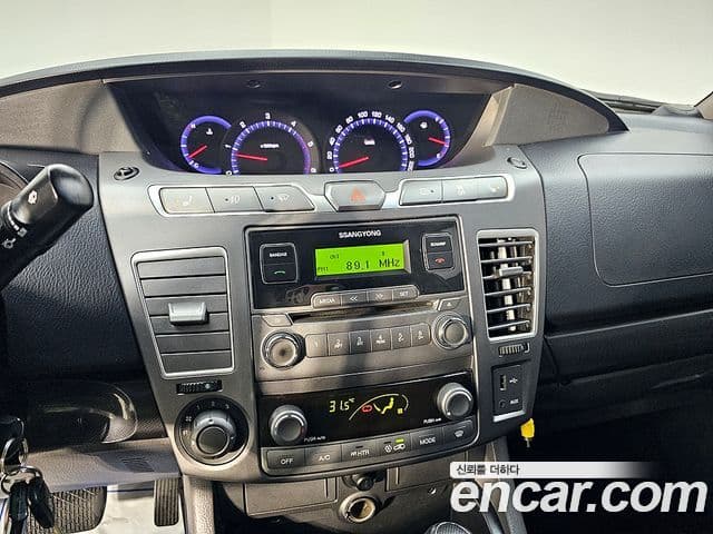 KG모빌리티(SsangYong) Korando 투리스모 2WD GT 11인승, 2014 14