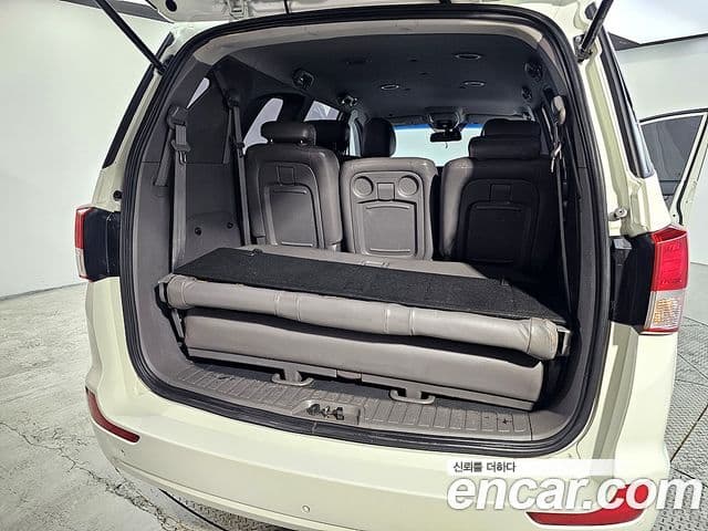 KG모빌리티(SsangYong) Korando 투리스모 2WD GT 11인승, 2014 17