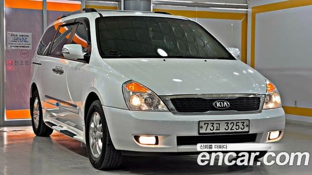 Kia Carnival R Premium, 2013 3