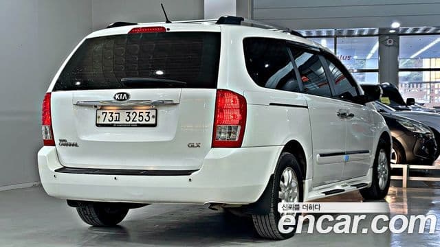 Kia Carnival R Premium, 2013 4