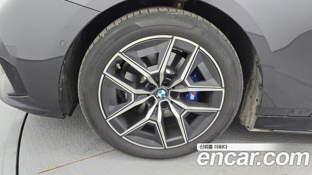 BMW 5시리즈 (G60) 523d M Sport, 2025 все фото