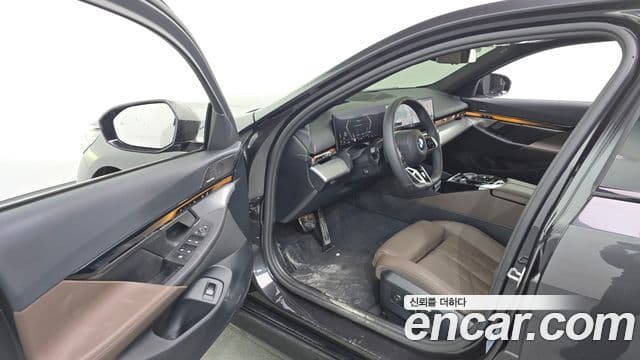 BMW 5시리즈 (G60) 523d M Sport, 2025 10