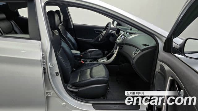 Hyundai Avante MD Premier, 2011 10