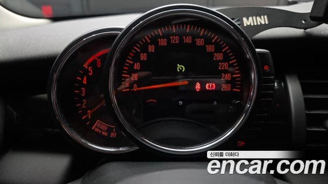 Mini Cooper D 3세대, 2015 8