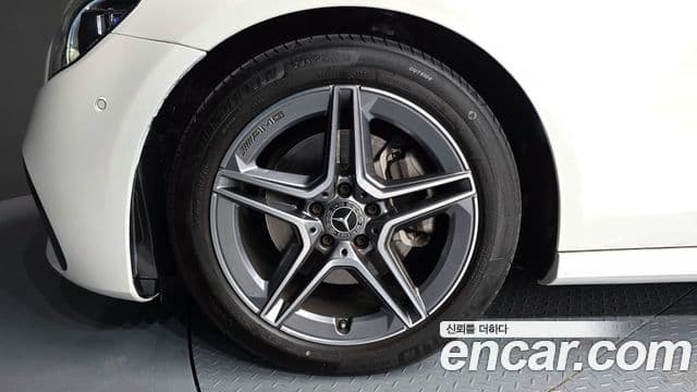 Mercedes-Benz E-класс W213 AMG Line, 2023 все фото