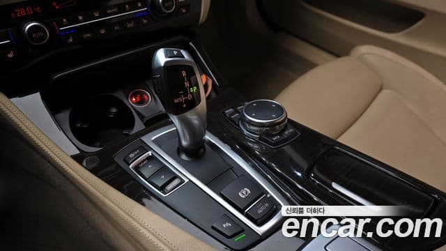 BMW 5시리즈 (F10) 520d Luxury Plus, 2016 9