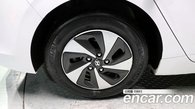 Hyundai Ioniq гибрид Plus, 2017 все фото