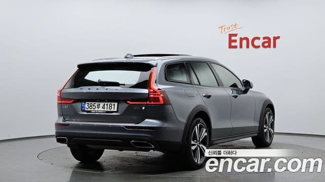 Volvo V60 Cross Country 2세대 B5 Pro AWD, 2021 2