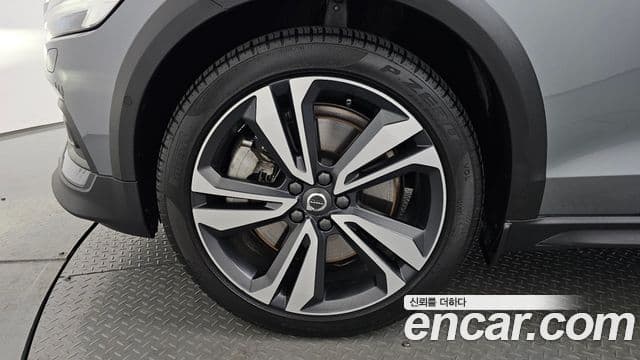 Volvo V60 Cross Country 2세대 B5 Pro AWD, 2021 все фото