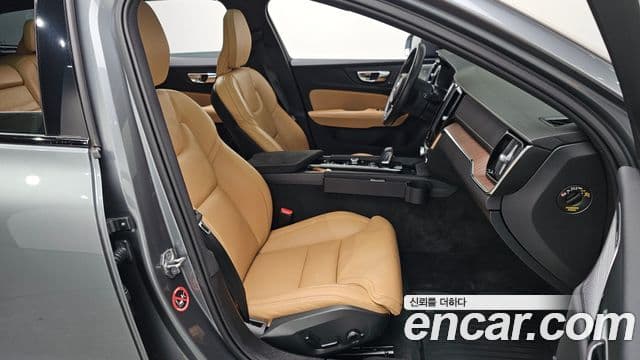 Volvo V60 Cross Country 2세대 B5 Pro AWD, 2021 11