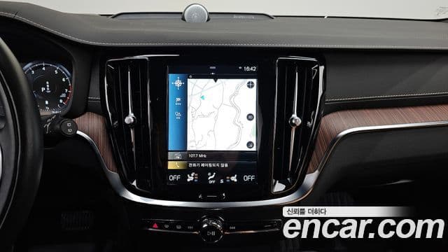 Volvo V60 Cross Country 2세대 B5 Pro AWD, 2021 14