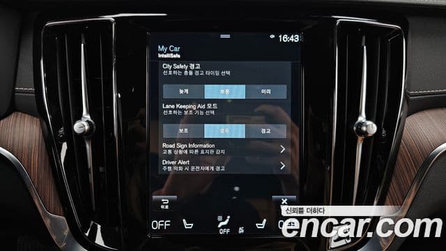 Volvo V60 Cross Country 2세대 B5 Pro AWD, 2021 16