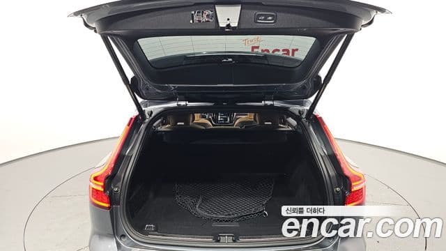 Volvo V60 Cross Country 2세대 B5 Pro AWD, 2021 20