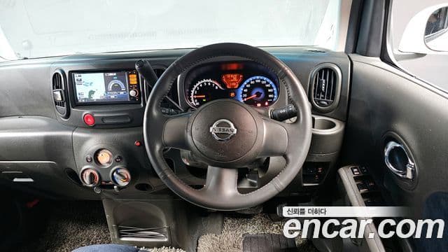 Nissan 큐브 Z12, 2010 13