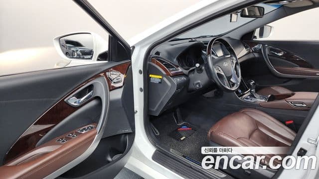 Hyundai Grandeur HG Premium, 2015 10