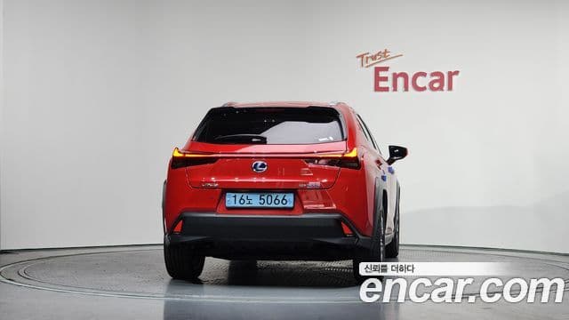 Lexus UX300e, 2022 4