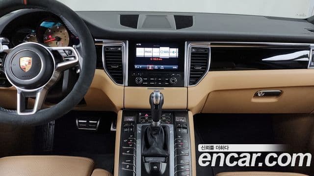 Porsche Macan 95B, 2017 14