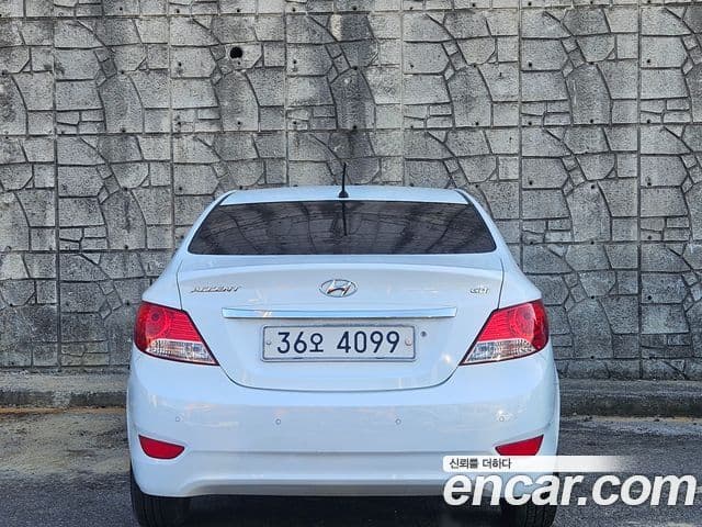 Hyundai Accent(новый кузов / новое поколение) Premier, 2011 4