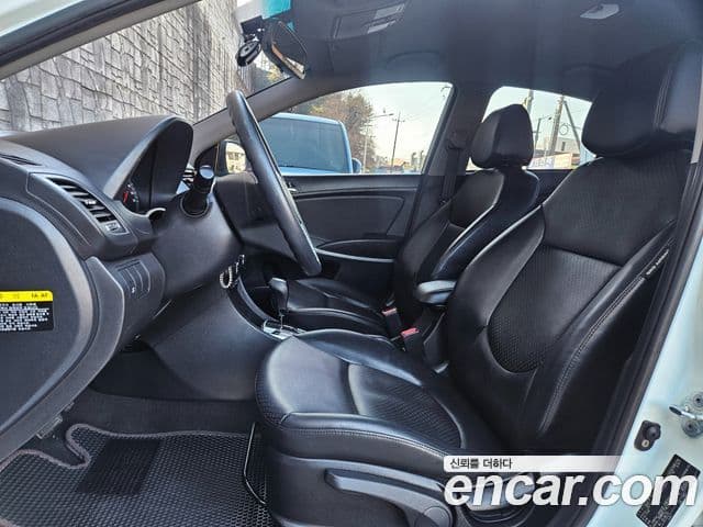 Hyundai Accent(новый кузов / новое поколение) Premier, 2011 10