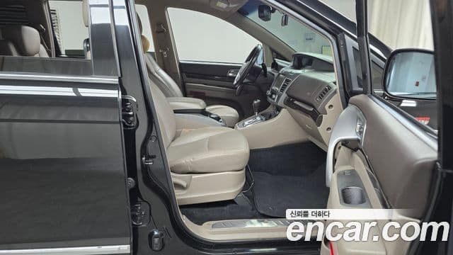 KG모빌리티(SsangYong) Korando 투리스모 4WD RX 9인승, 2016 11