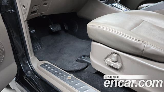 KG모빌리티(SsangYong) Korando 투리스모 4WD RX 9인승, 2016 18