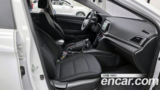 Hyundai Avante AD Style, 2017 11