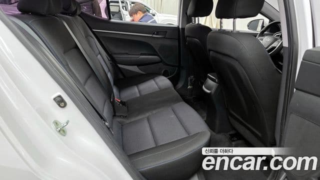 Hyundai Avante AD Style, 2017 12