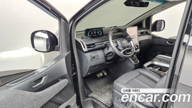 Hyundai Staria Modern, 2025 10