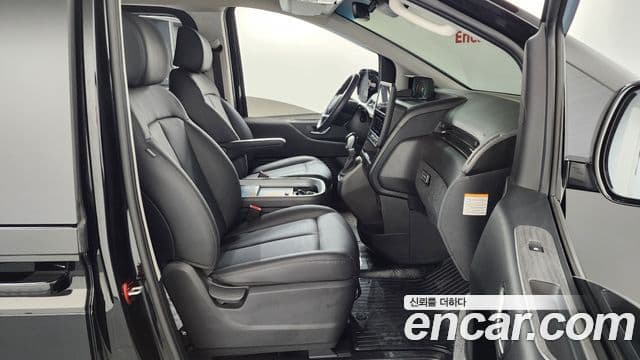 Hyundai Staria Modern, 2025 11