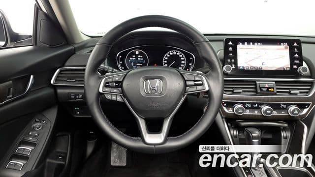 Honda Accord 10세대 1.5 турбо, 2018 13