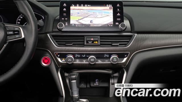 Honda Accord 10세대 1.5 турбо, 2018 14