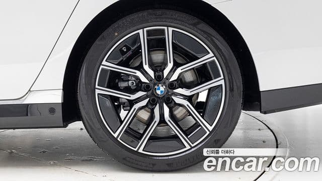 BMW 7시리즈 (G70) 740i xDrive M Sport, 2025 все фото