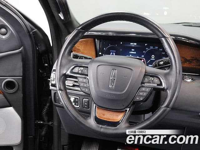 Lincoln Navigator 4세대 3.5L чёрный Label, 2023 13