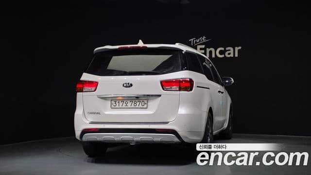 Kia All New Carnival Luxury, 2016 4